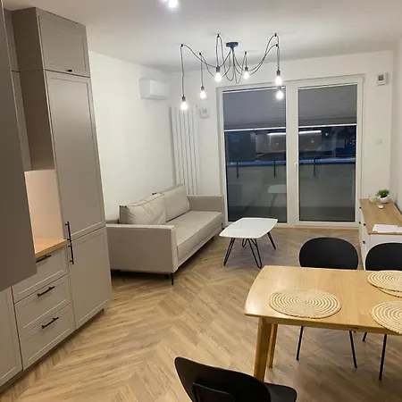 Stylish, Modern Near Airport *